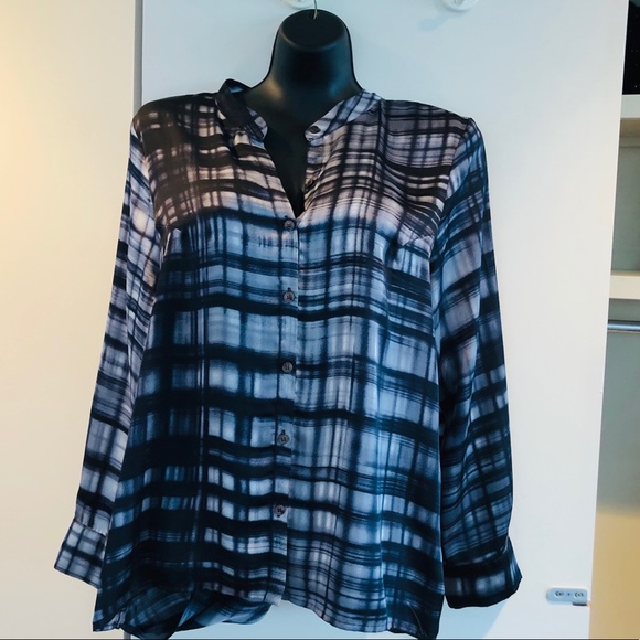 Ro & De Split Back Blouse - Picture 1 of 6